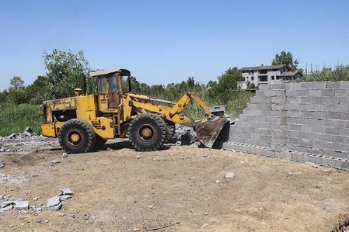 تخریب سازه های بدون مجوز رشت به ارزش بیش از ۱۰۰ میلیاردی