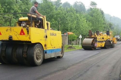 اجرای روکش حفاظتی در ۸۲ کیلومتر از راه های گیلان