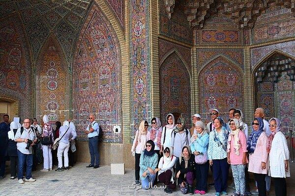 روابط سیاسی و اجتماعی با کشورها به رونق گردشگری کمک می کند