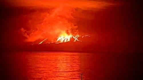 فوران آتشفشان در پارک ملی اکوادور به همراه فیلم