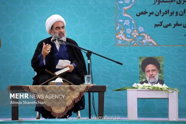 امام خمینی(ره) انقلاب را با نگاه به قرآن و اسلام گسترش داد