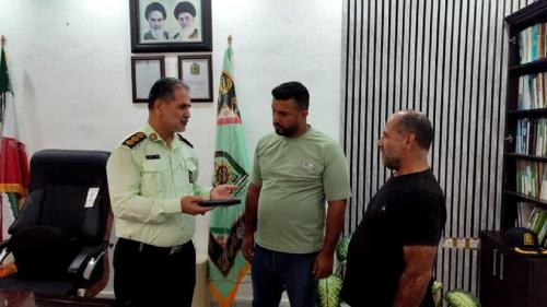 بازگشت کیف حاوی دلار و طلا به توریست عراقی در فریدونکنار