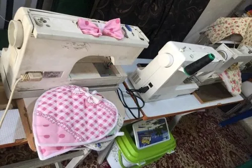 بانوی املشی با خیاطی خانگی ده ها زن روستایی را صاحب شغل کرد