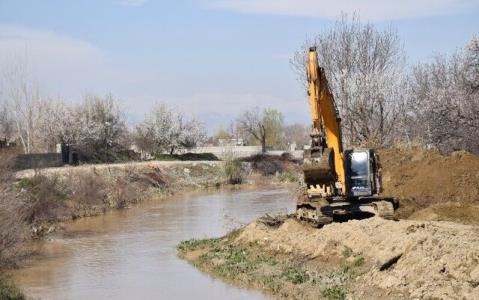 آزاد سازی بستر راكد رودخانه چپكرود شروع شد